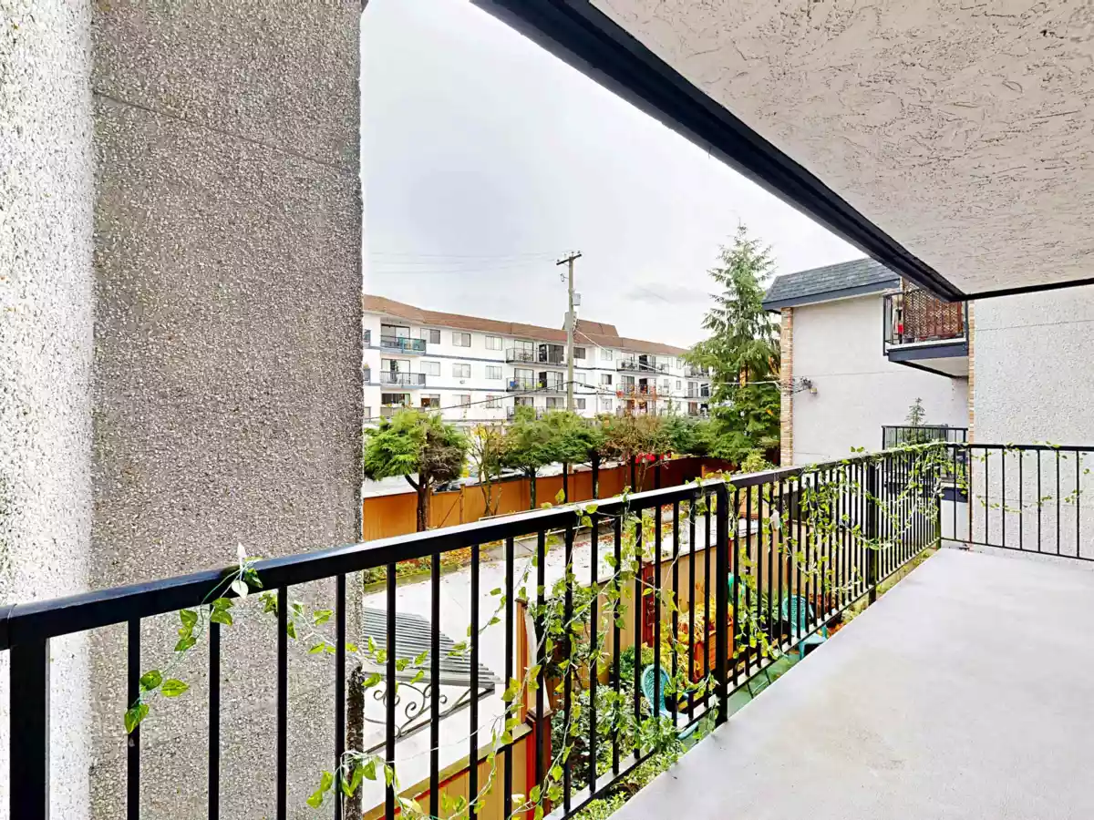 Powder Room Photo of 206 138 W 18th Street, North Vancouver, BC