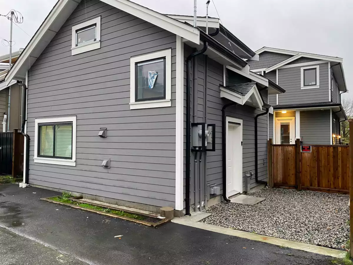 Entry Foyer Photo of 3345 Parker Street, Vancouver, BC