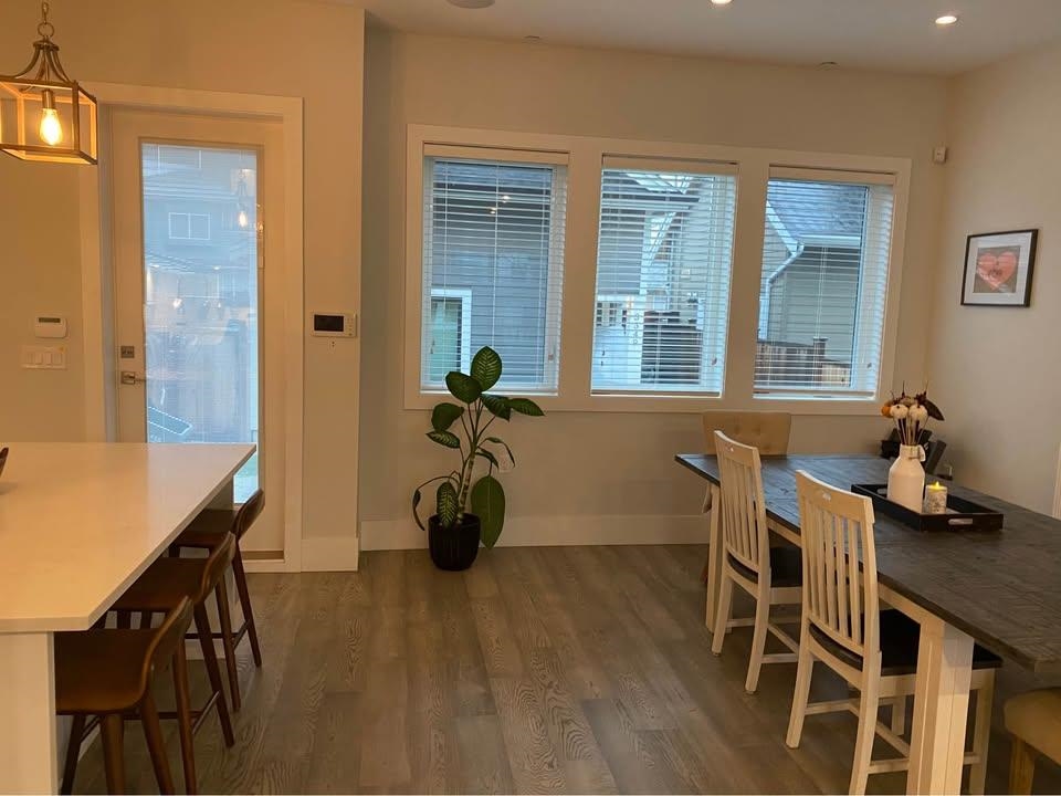 Kitchen Island Photo of 3345 Parker Street, Vancouver, BC