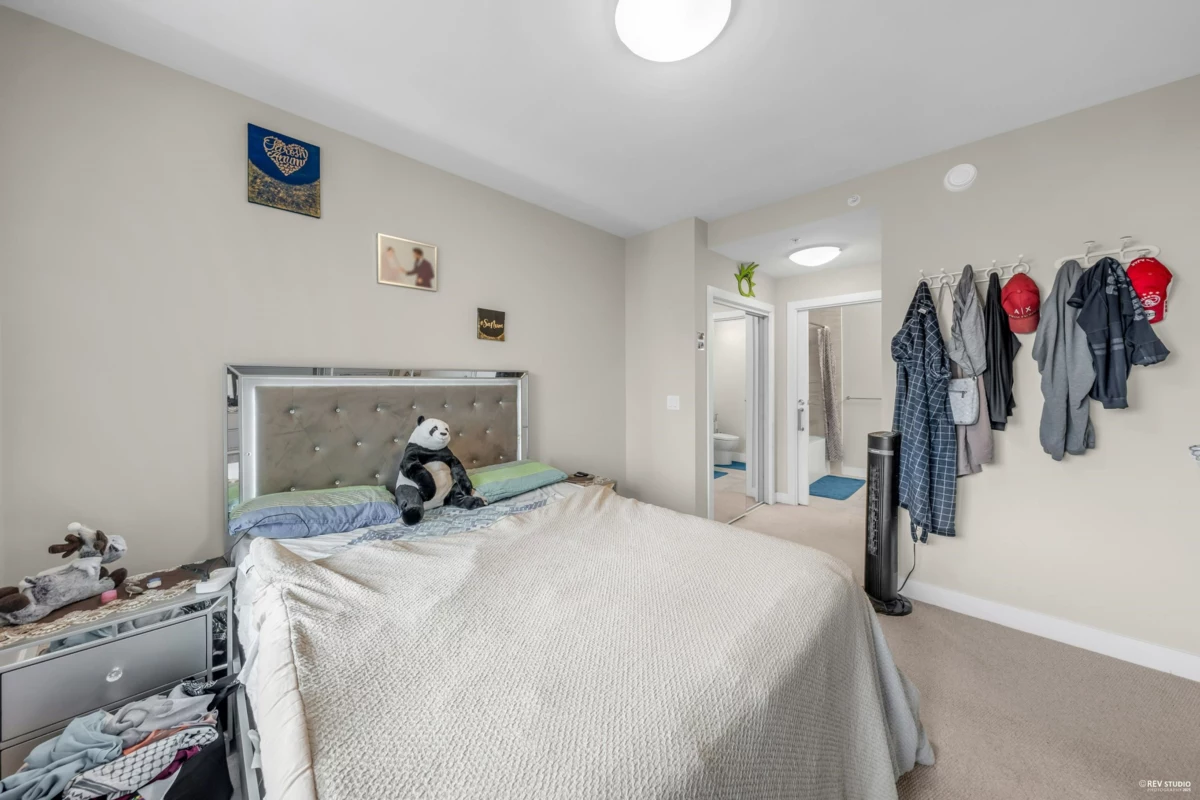 Primary Bathroom Photo of 702 8725 University Crescent, Burnaby, BC