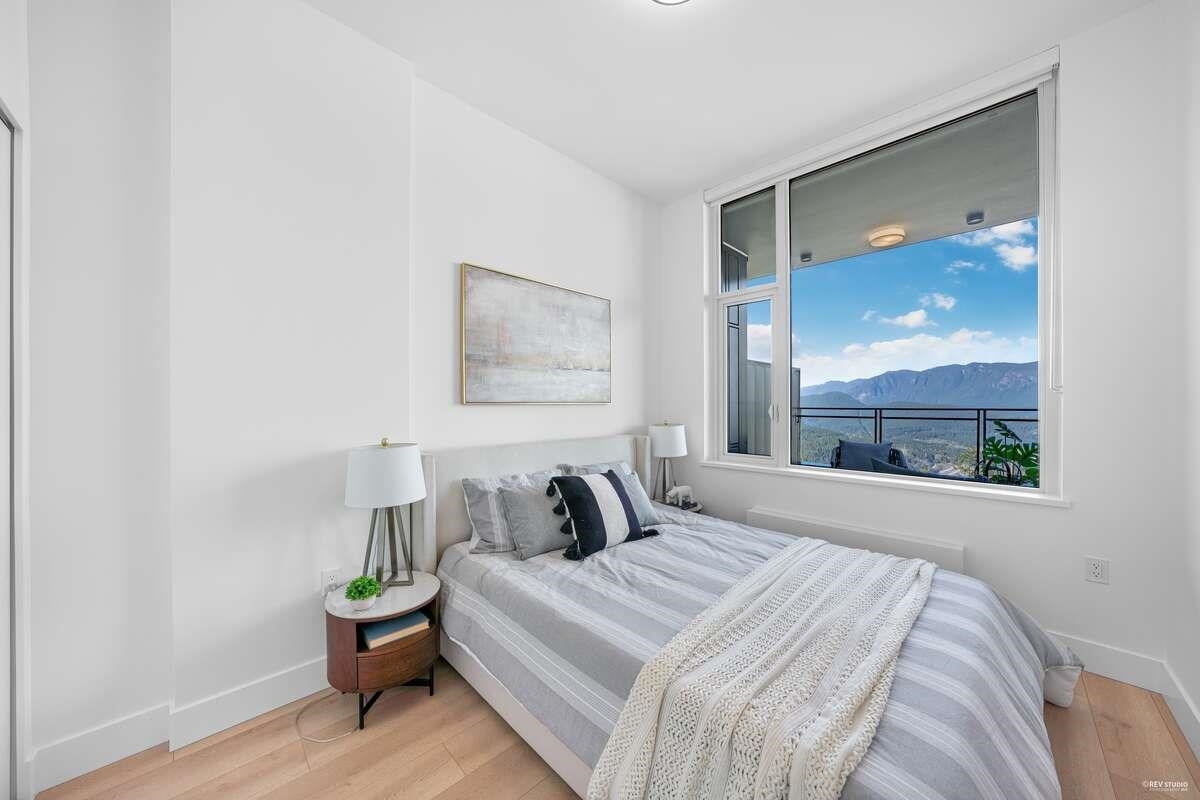 Dining Area Photo of 1202 8750 University Crescent, Burnaby, BC