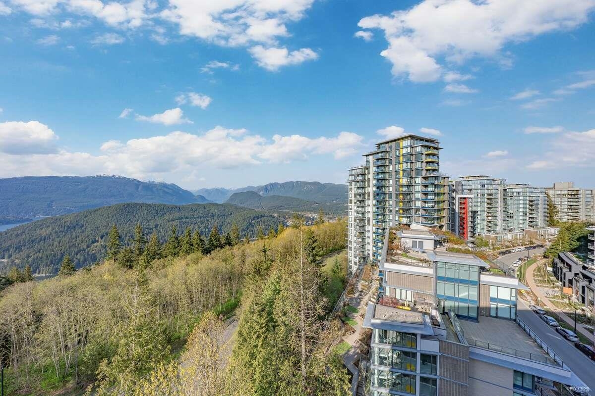 Primary Bathroom Photo of 1202 8750 University Crescent, Burnaby, BC