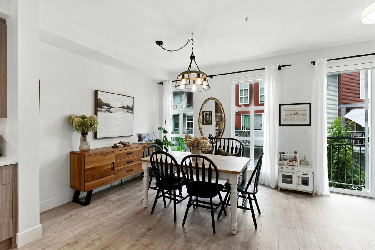 Kitchen Island Photo of 99 24076 112 Avenue, Maple Ridge, BC