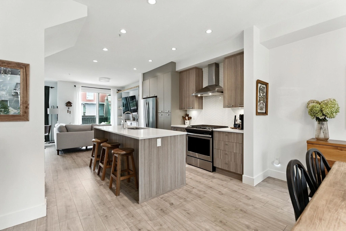 Living Room Photo of 99 24076 112 Avenue, Maple Ridge, BC