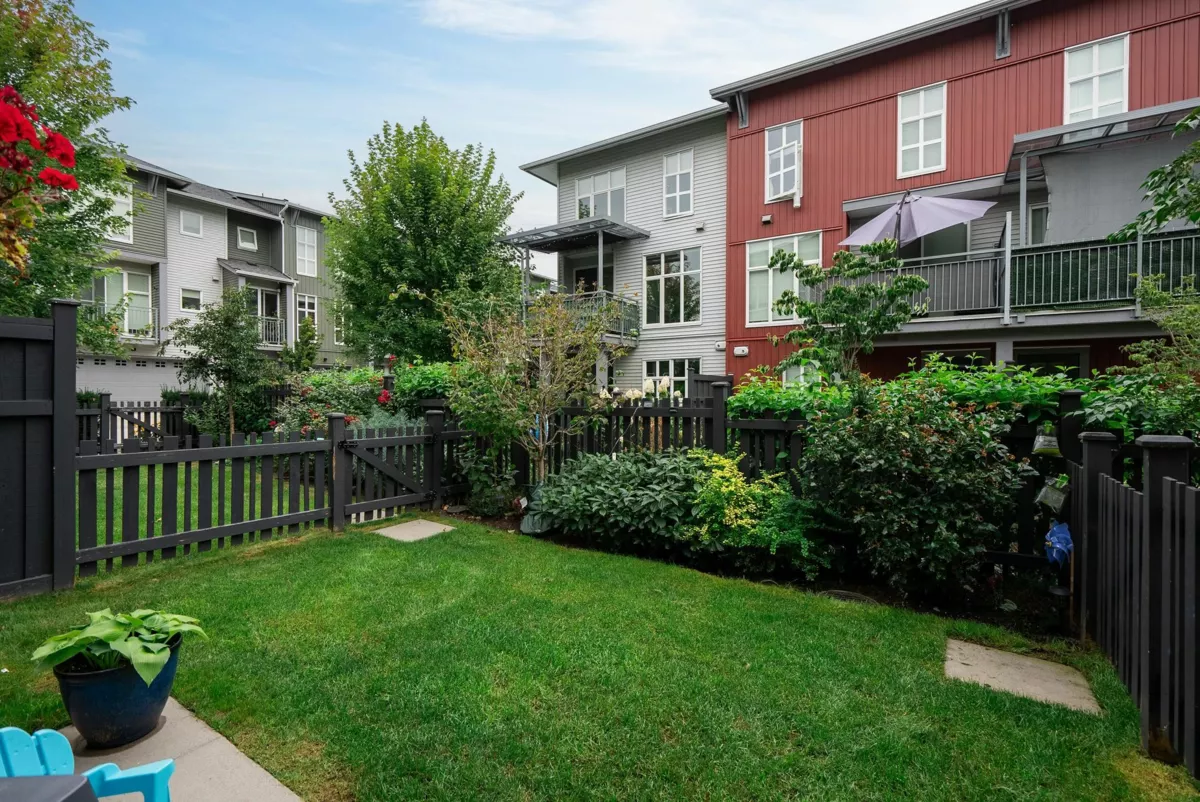 Outdoor Kitchen Photo of 99 24076 112 Avenue, Maple Ridge, BC