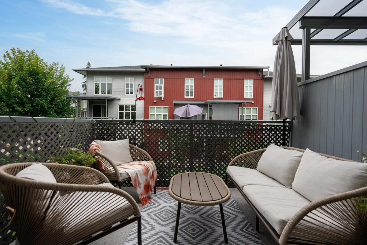 Swimming Pool Photo of 99 24076 112 Avenue, Maple Ridge, BC