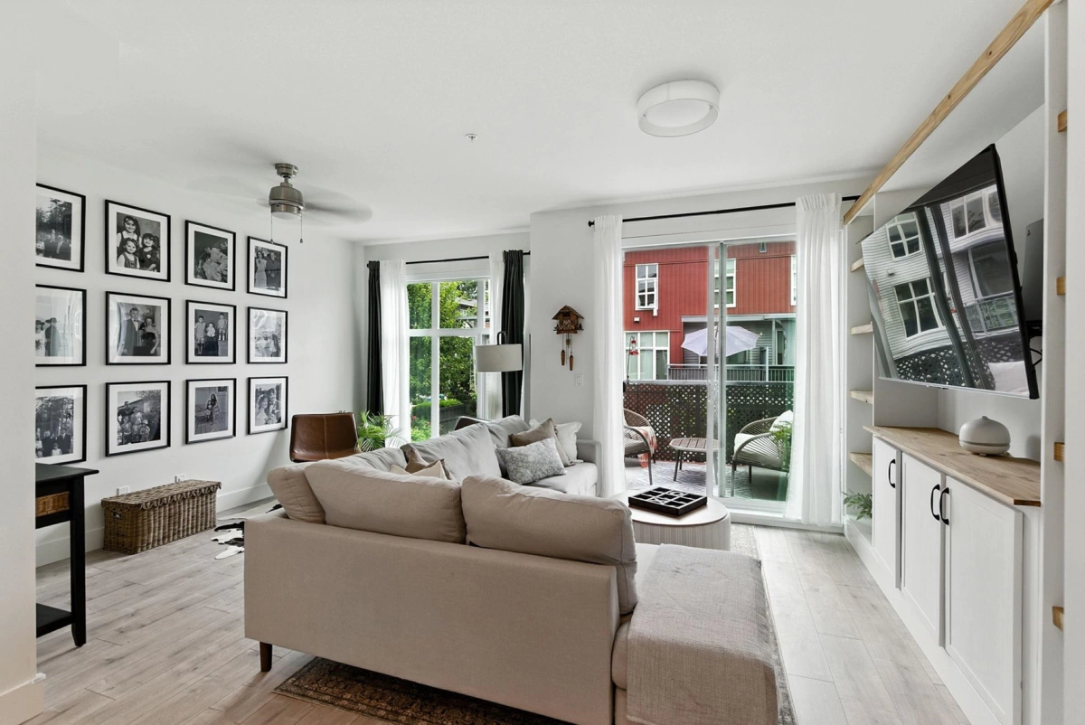 Walk-In Closet Photo of 99 24076 112 Avenue, Maple Ridge, BC