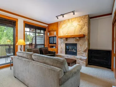 303 2202 Gondola Way, Whistler, BC, Whistler — Apartment/Condo for sale
