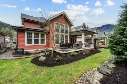 Swimming Pool Photo of 43360 Creekside Circle, Lindell Beach, BC