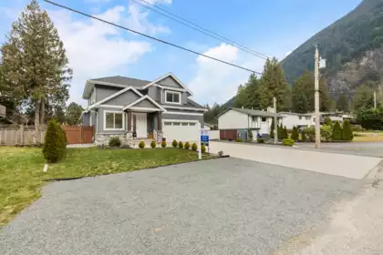 63711 Rosewood Avenue, Hope, BC, Hope — Single Family Residence for sale