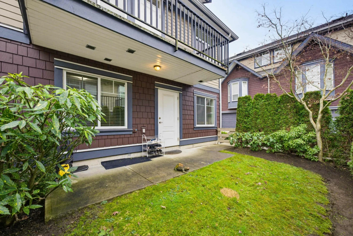 Hallway Photo of 10 15977 26 Avenue, Surrey, BC