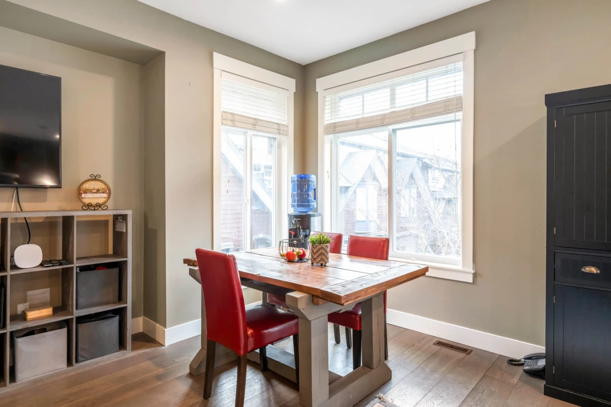 Kitchen Island Photo of 10 15977 26 Avenue, Surrey, BC