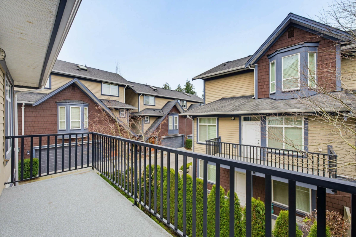 Mudroom Photo of 10 15977 26 Avenue, Surrey, BC