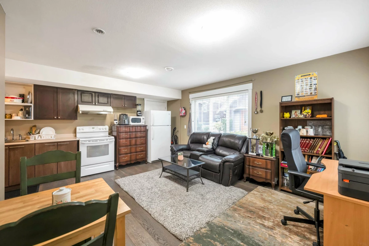 Powder Room Photo of 10 15977 26 Avenue, Surrey, BC