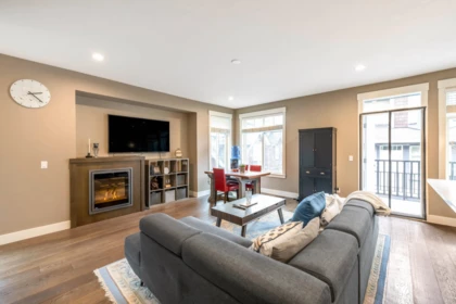Kitchen Photo of 10 15977 26 Avenue, Surrey, BC