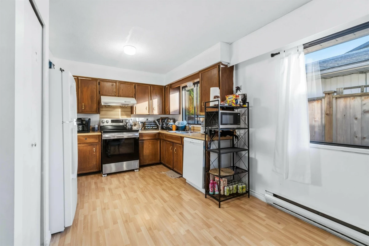 Kitchen Photo of 8680 Citadel Crescent, Richmond, BC