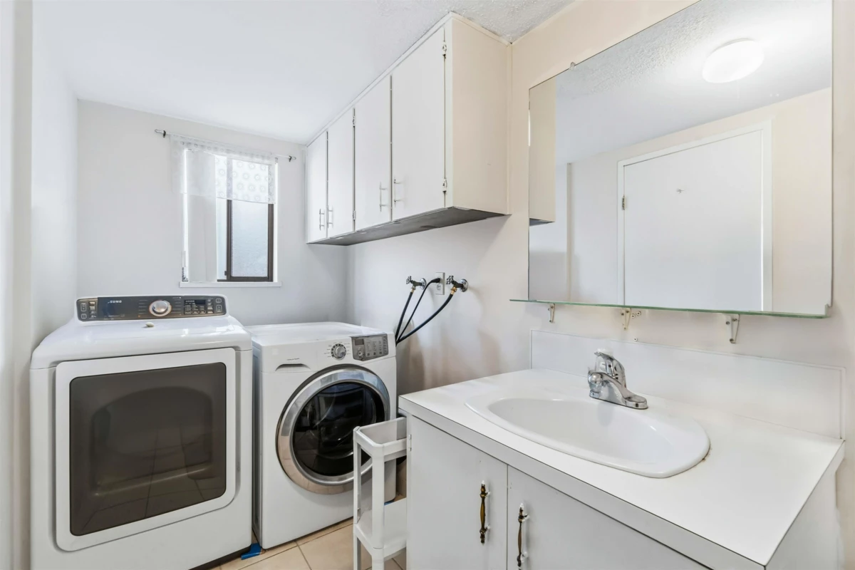 Powder Room Photo of 8680 Citadel Crescent, Richmond, BC