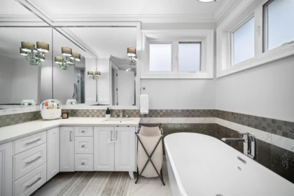 Mudroom Photo of 17108 4 Avenue, Surrey, BC
