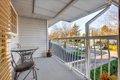 Breakfast Nook Photo of 15110 95a Avenue, Surrey, BC