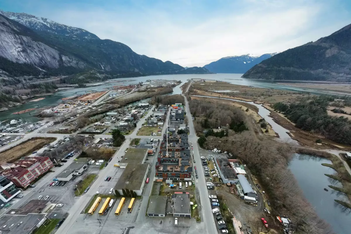 Basement Recreation Room Photo of 202 37842 Third Avenue, Squamish, BC