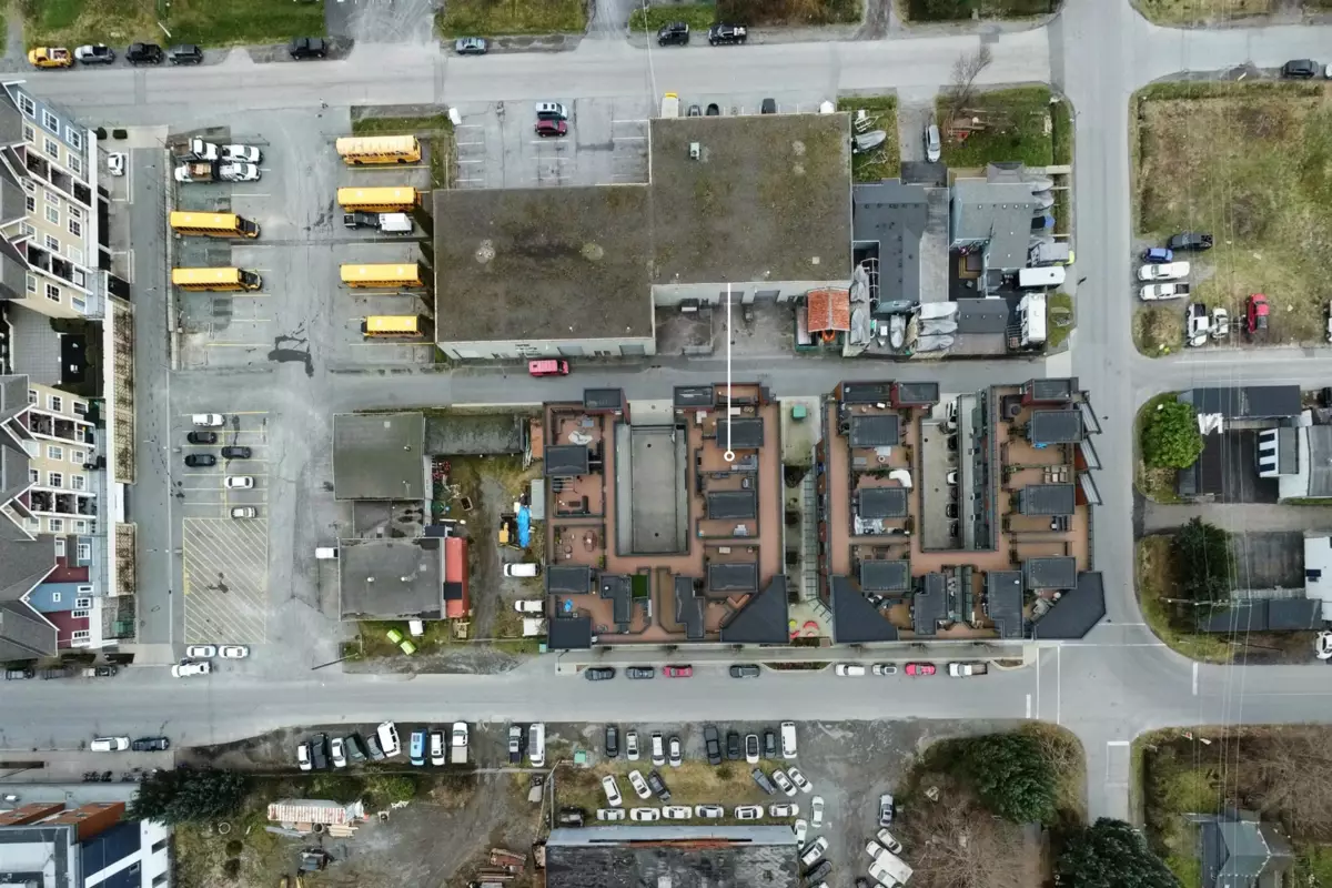 Entry Foyer Photo of 202 37842 Third Avenue, Squamish, BC