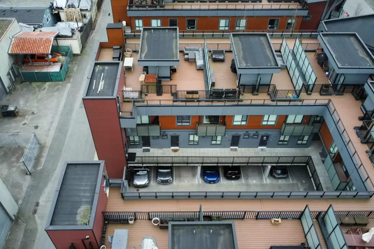 Guest Bathroom Photo of 202 37842 Third Avenue, Squamish, BC