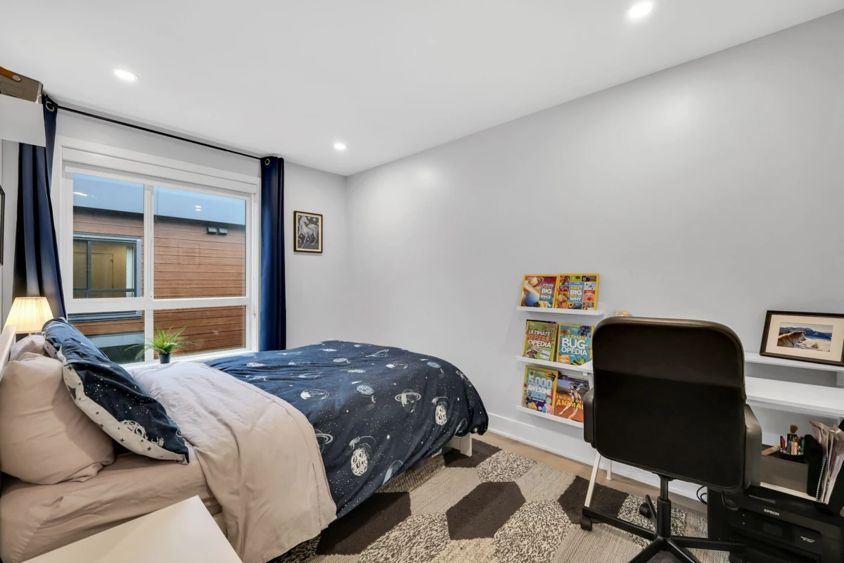 Kitchen Island Photo of 202 37842 Third Avenue, Squamish, BC