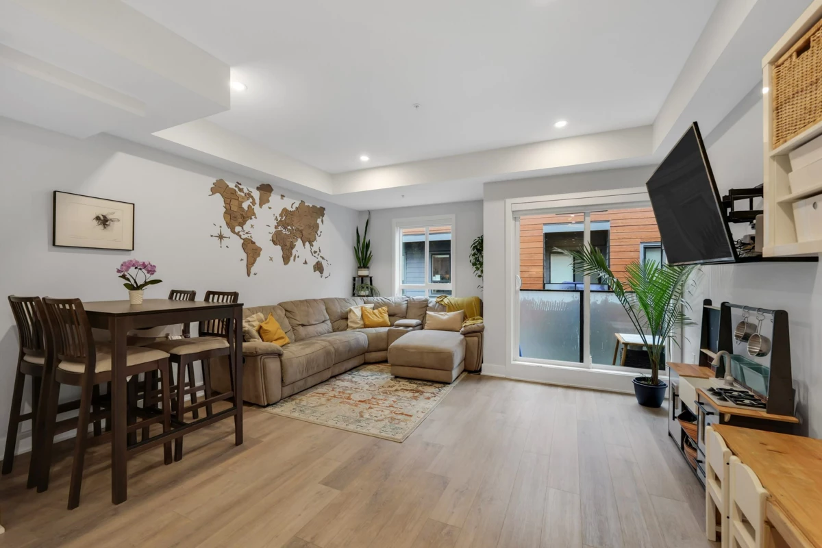 Living Room Photo of 202 37842 Third Avenue, Squamish, BC