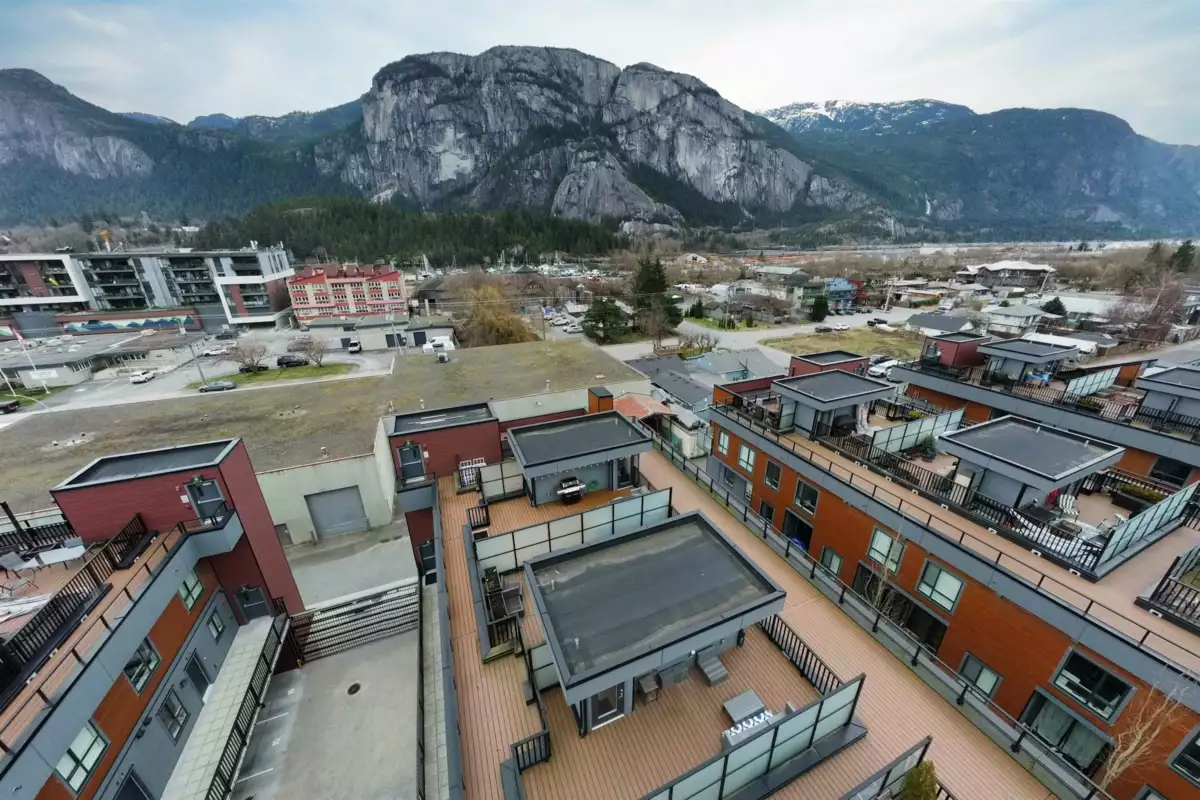 Powder Room Photo of 202 37842 Third Avenue, Squamish, BC
