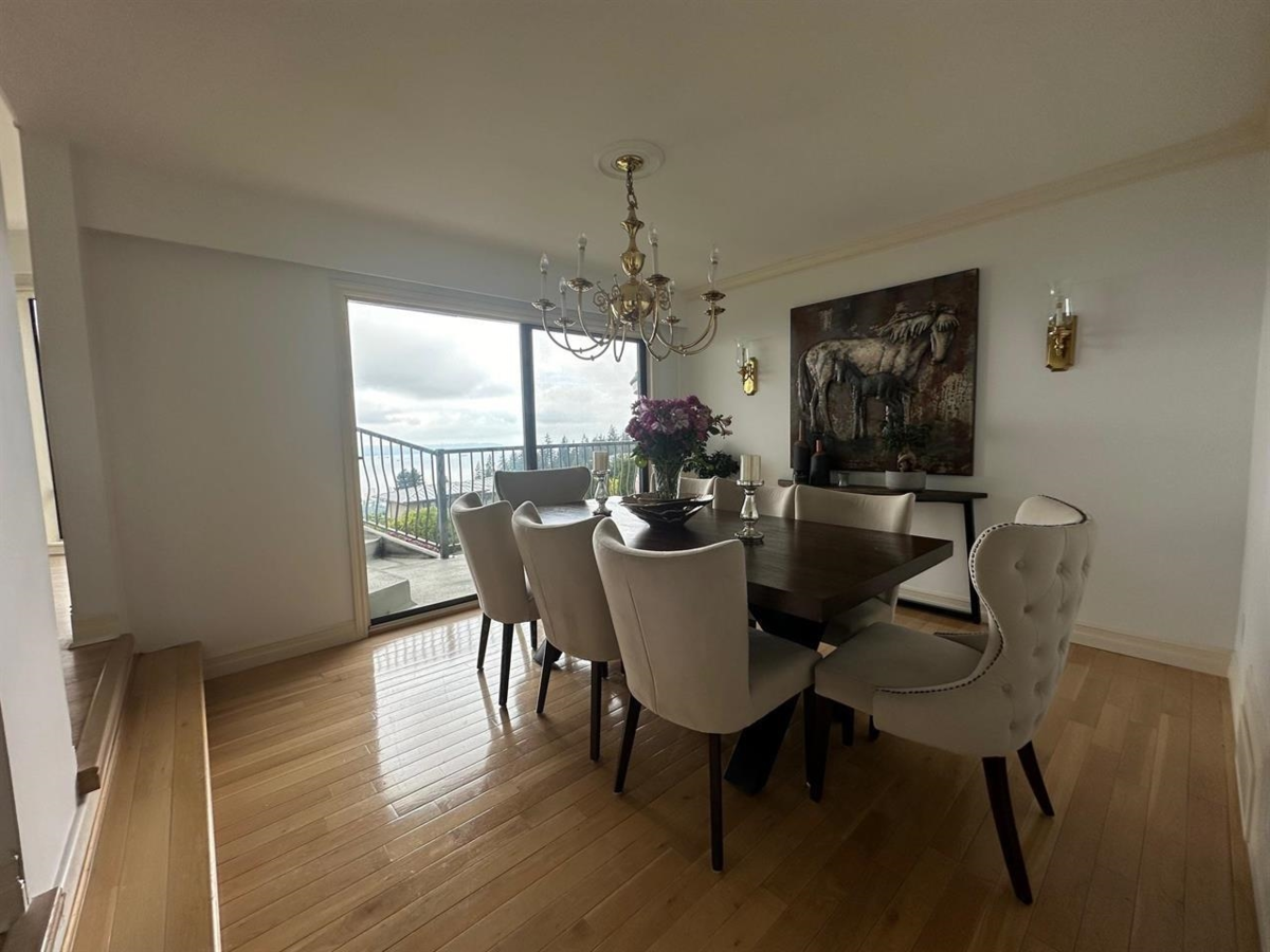 Kitchen Photo of 1359 Whitby Road, West Vancouver, BC