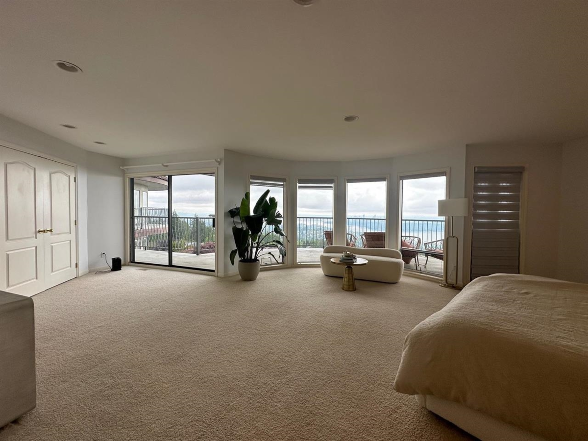 Primary Bathroom Photo of 1359 Whitby Road, West Vancouver, BC