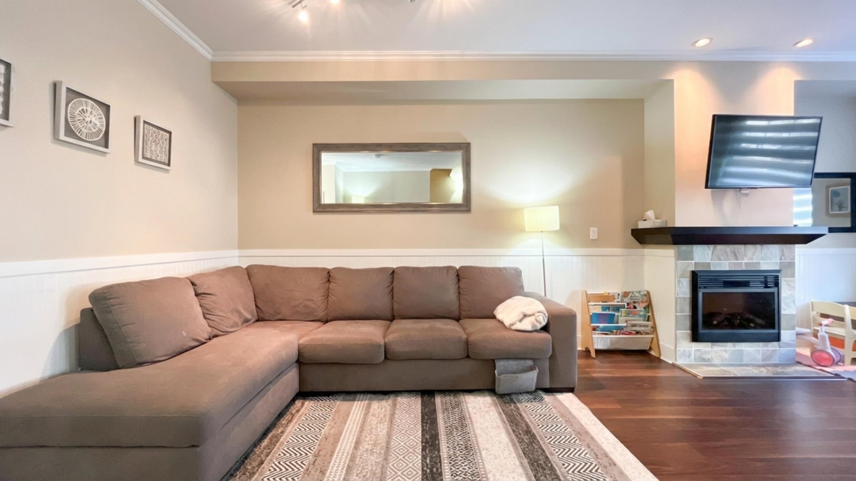 Breakfast Nook Photo of 214 Brookes Street, New Westminster, BC