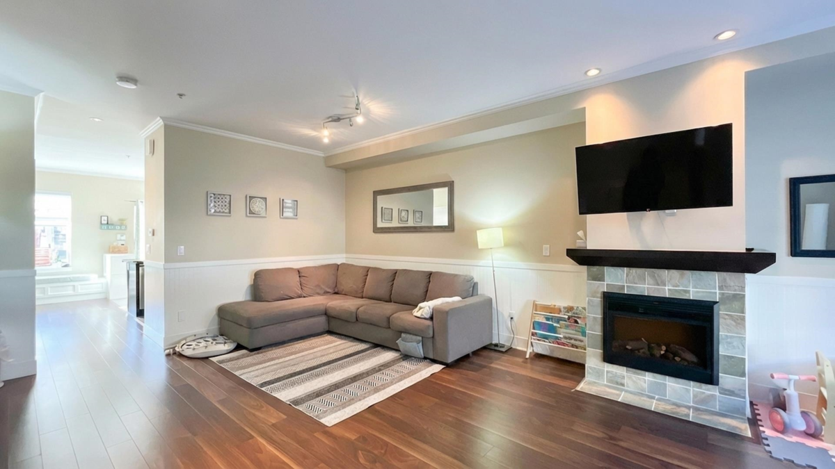 Dining Area Photo of 214 Brookes Street, New Westminster, BC