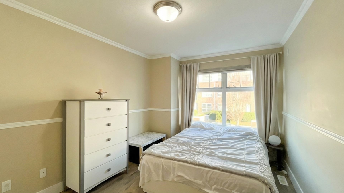 Entry Foyer Photo of 214 Brookes Street, New Westminster, BC