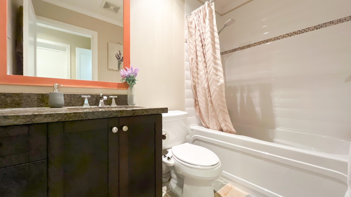 Hallway Photo of 214 Brookes Street, New Westminster, BC