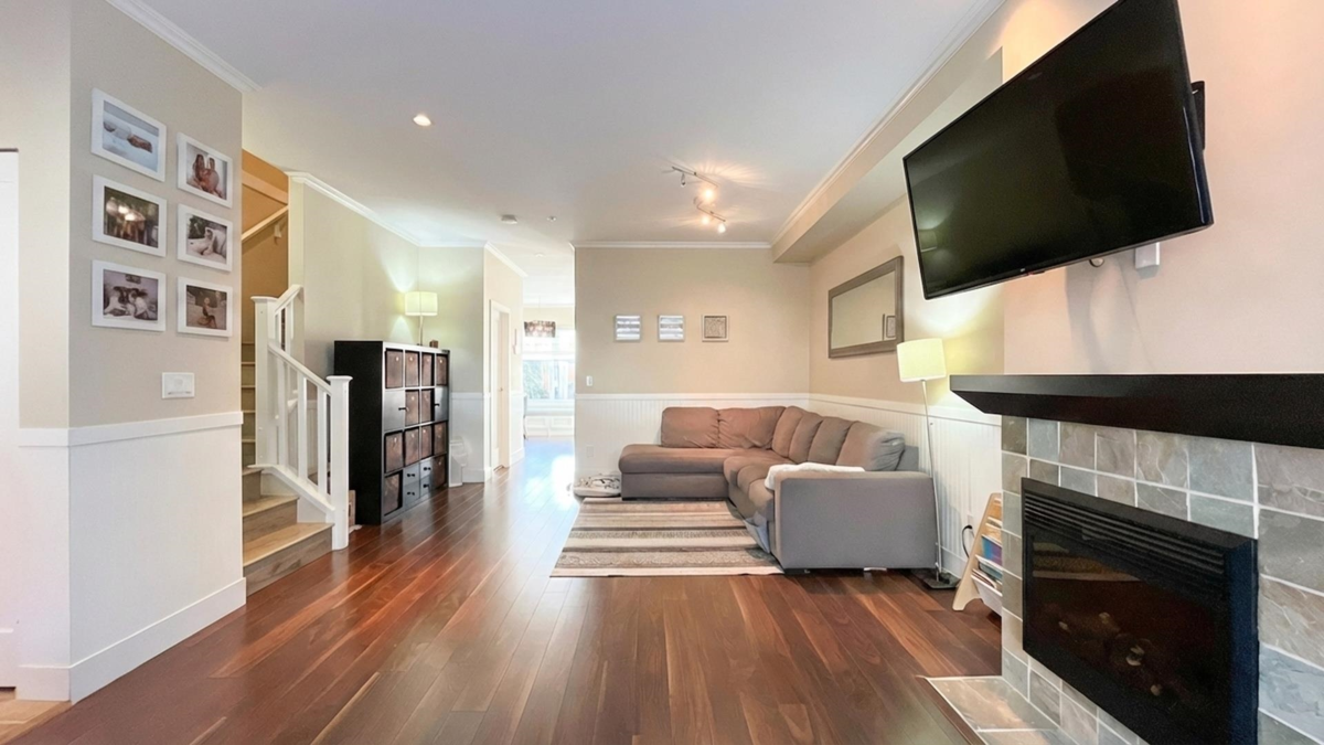 Kitchen Photo of 214 Brookes Street, New Westminster, BC
