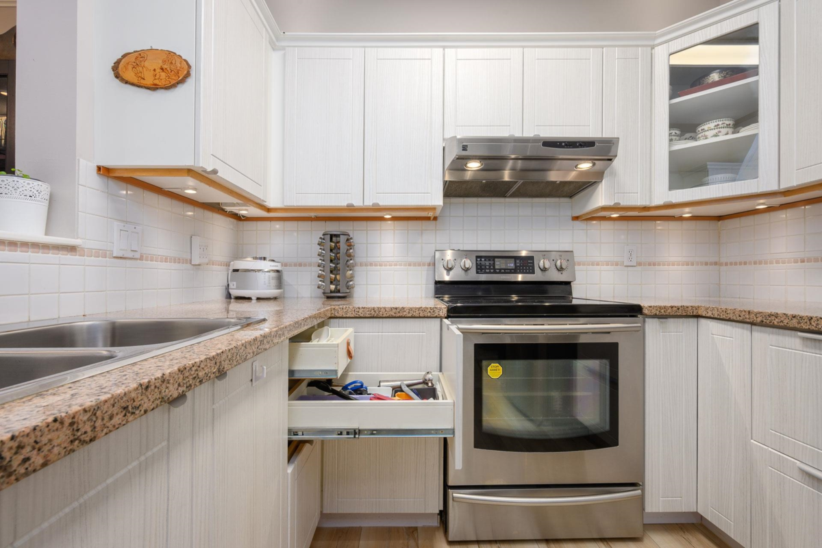 Dining Area Photo of 204 2995 Princess Crescent, Coquitlam, BC