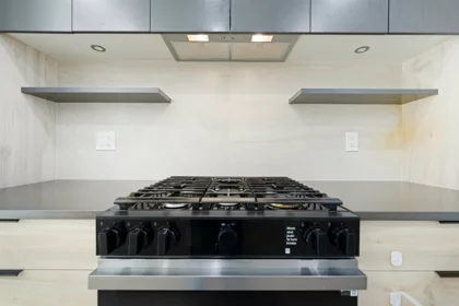 Kitchen Island Photo of 23 30530 Cardinal Avenue, Abbotsford, BC