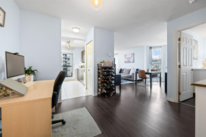 Powder Room Photo of 1006 10 Laguna Court, New Westminster, BC