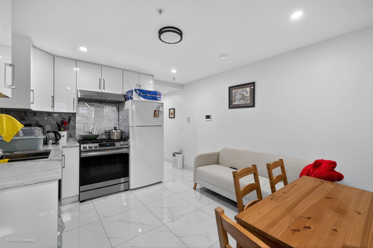 Basement Recreation Room Photo of 1052 E 50th Avenue, Vancouver, BC