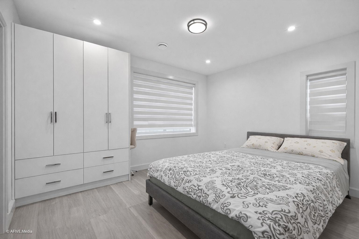 Entry Foyer Photo of 1052 E 50th Avenue, Vancouver, BC