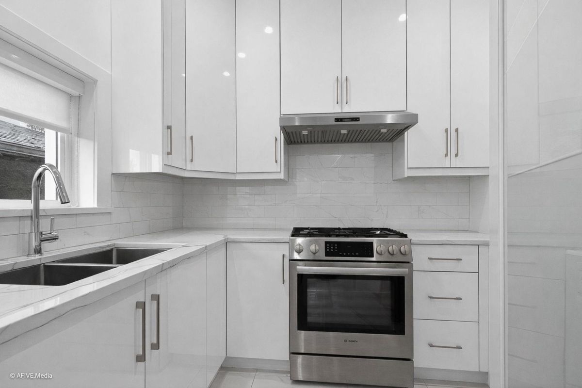 Garden / Landscaping Photo of 1052 E 50th Avenue, Vancouver, BC