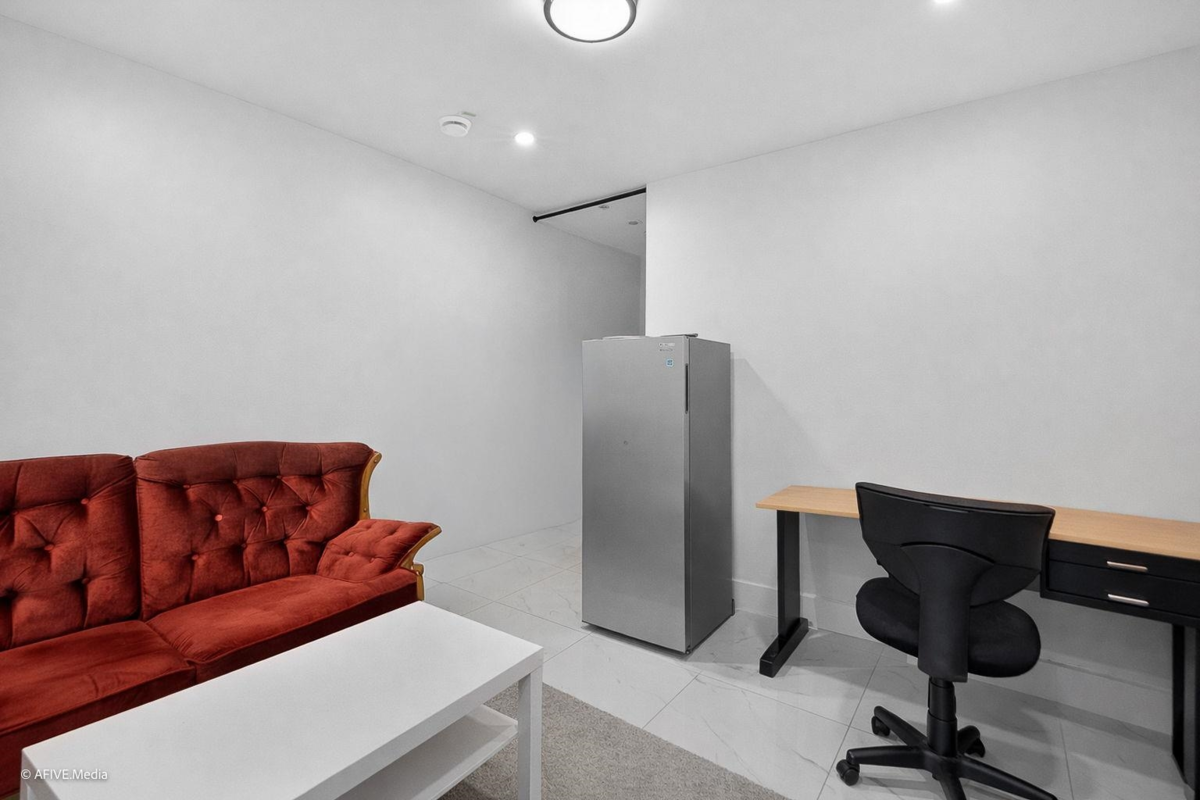 Guest Bathroom Photo of 1052 E 50th Avenue, Vancouver, BC