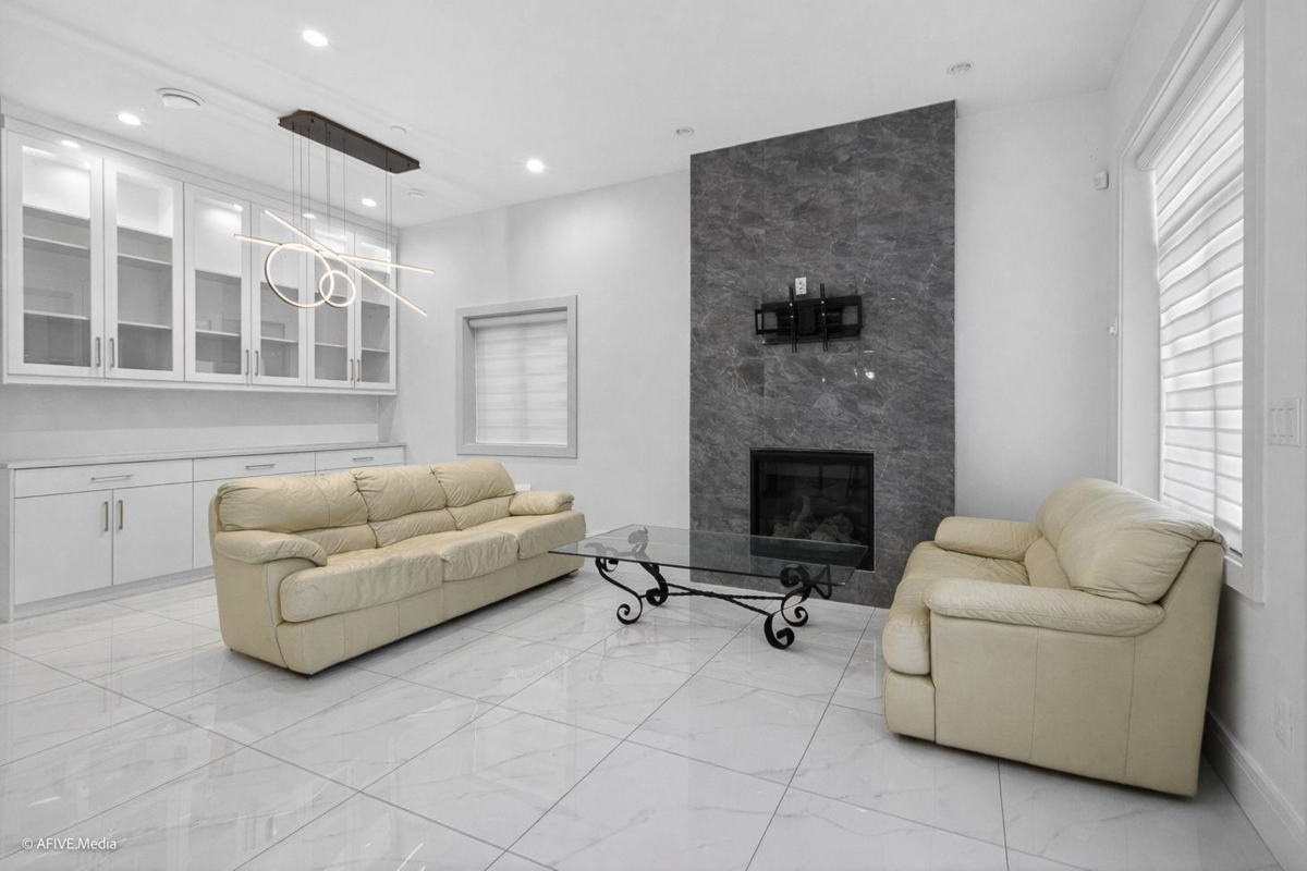 Hot Tub / Spa Photo of 1052 E 50th Avenue, Vancouver, BC