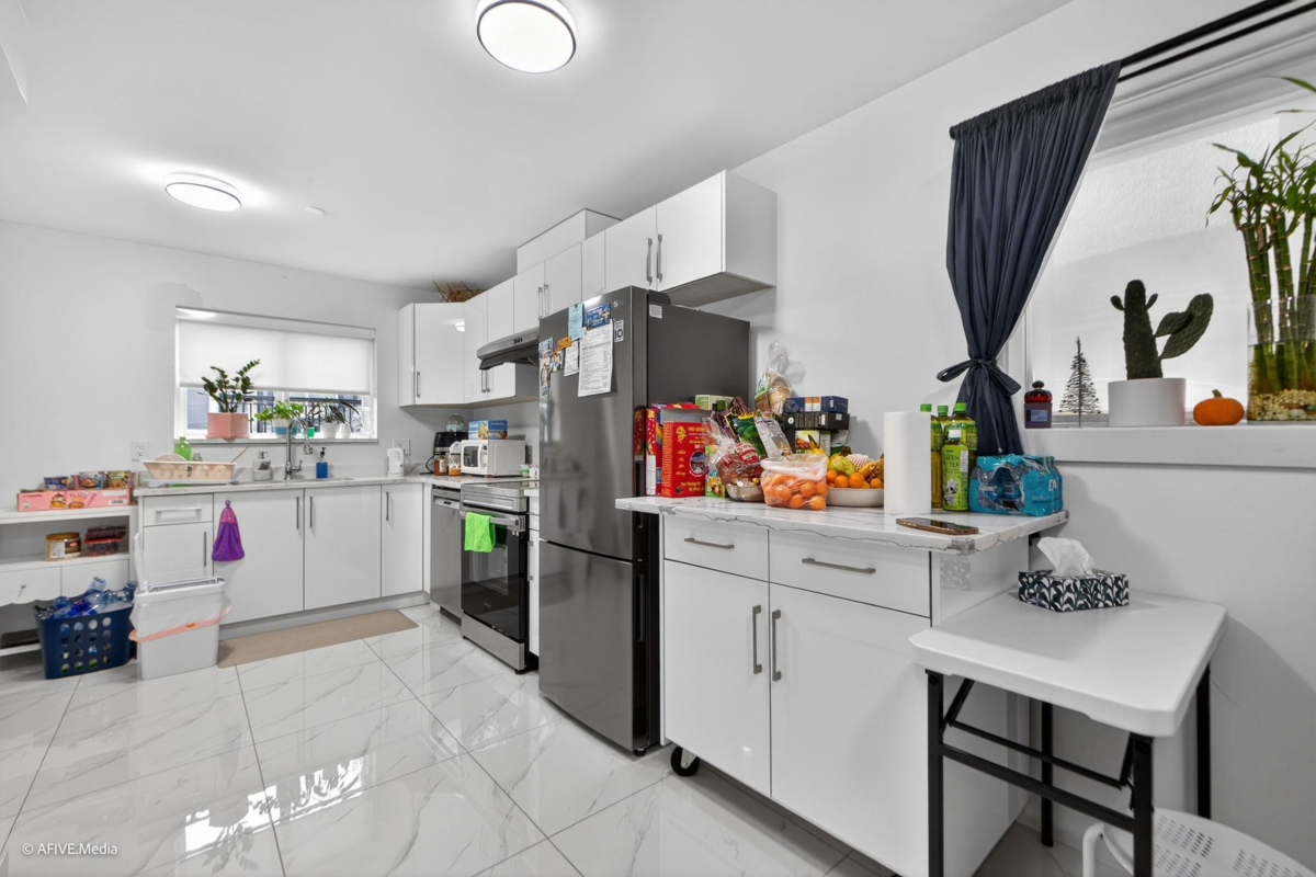 Primary Bathroom Photo of 1052 E 50th Avenue, Vancouver, BC