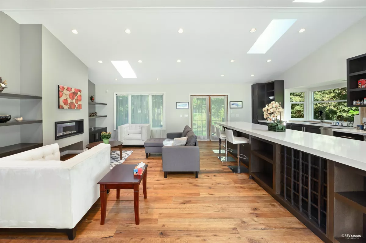 Breakfast Nook Photo of 13671 16 Avenue, Surrey, BC