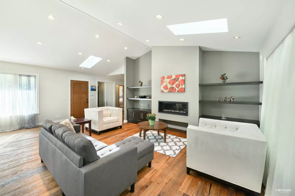 Dining Area Photo of 13671 16 Avenue, Surrey, BC