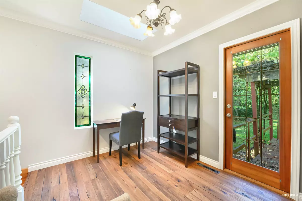 Hallway Photo of 13671 16 Avenue, Surrey, BC