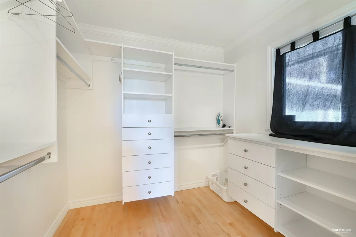 Laundry Room Photo of 13671 16 Avenue, Surrey, BC