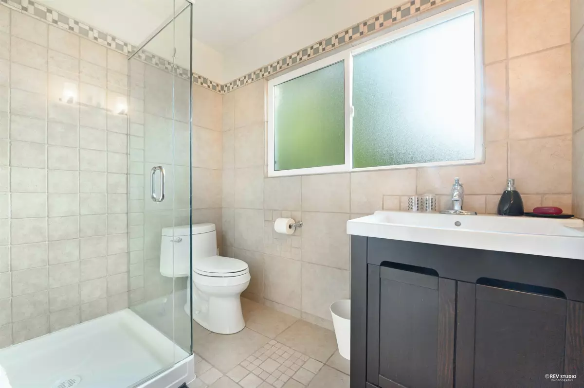 Mudroom Photo of 13671 16 Avenue, Surrey, BC